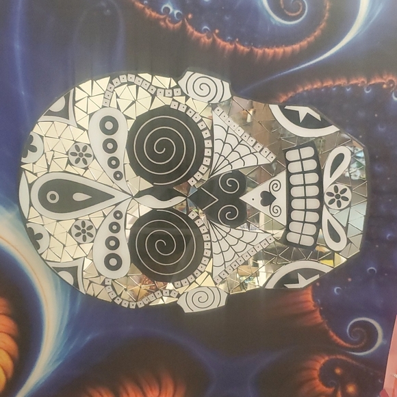 Glass skull mirror - Picture 1 of 2